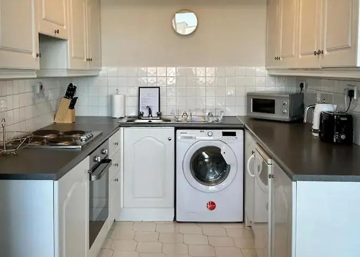City Centre Dockside Apartment - 2 Bed, 2 Bath